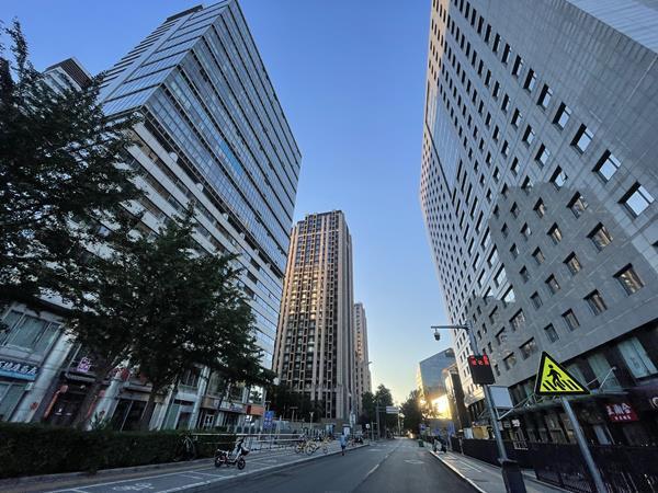多家企业捐款支援暴雨灾区 爱心汇聚共渡难关
